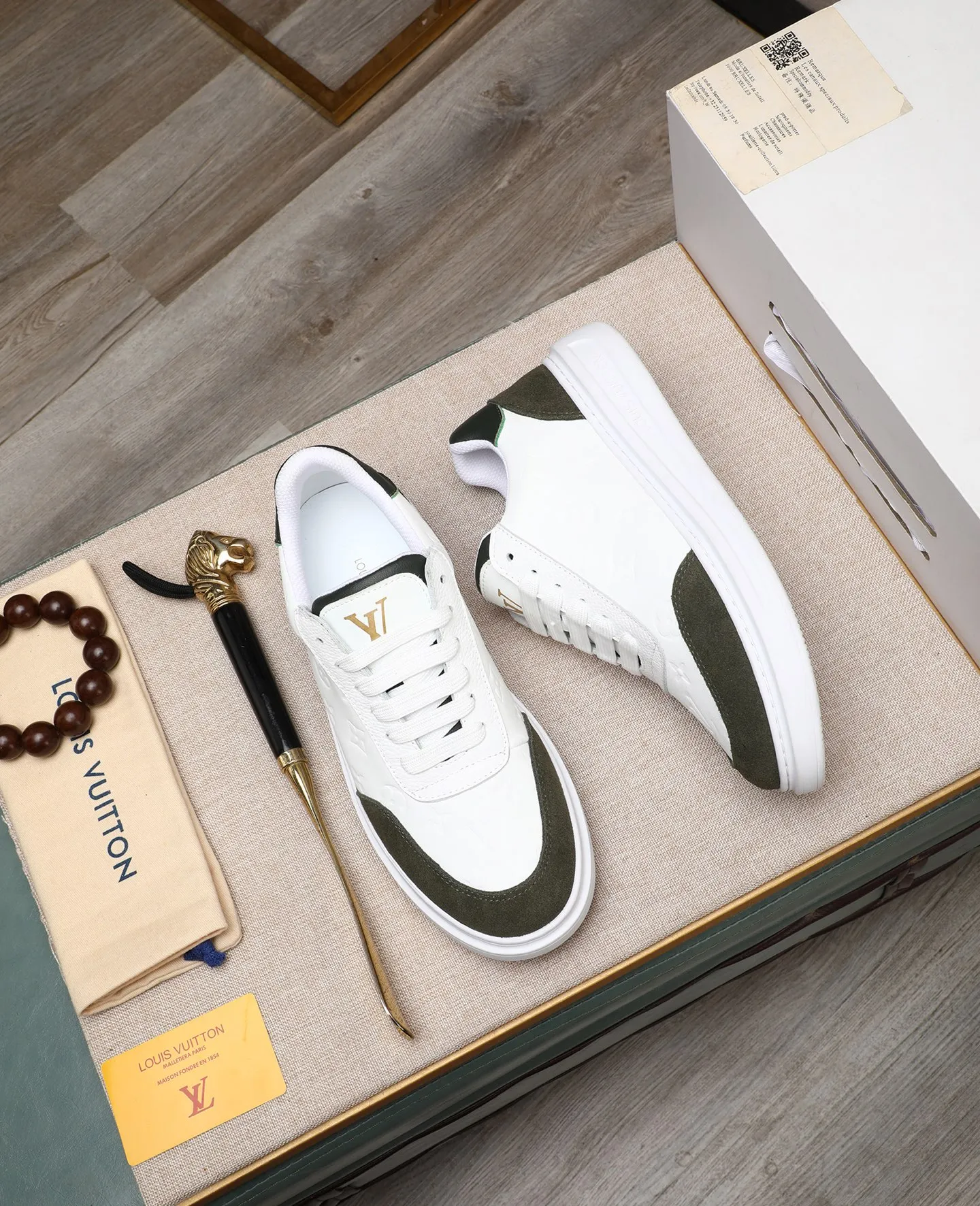 Men's shoes 💰540 📛📛【LOUIS VUITTON】Louis Vuitton new product👟Milan fashion catwalk style🇰🇾🇰🇾LV family logo, celebrity style, a must-have for fashionistas⚠️Classic presbyopia flower➕Water-dyed cow lining➕Special outsole👞Number 38-44 (45 46 custom-made)